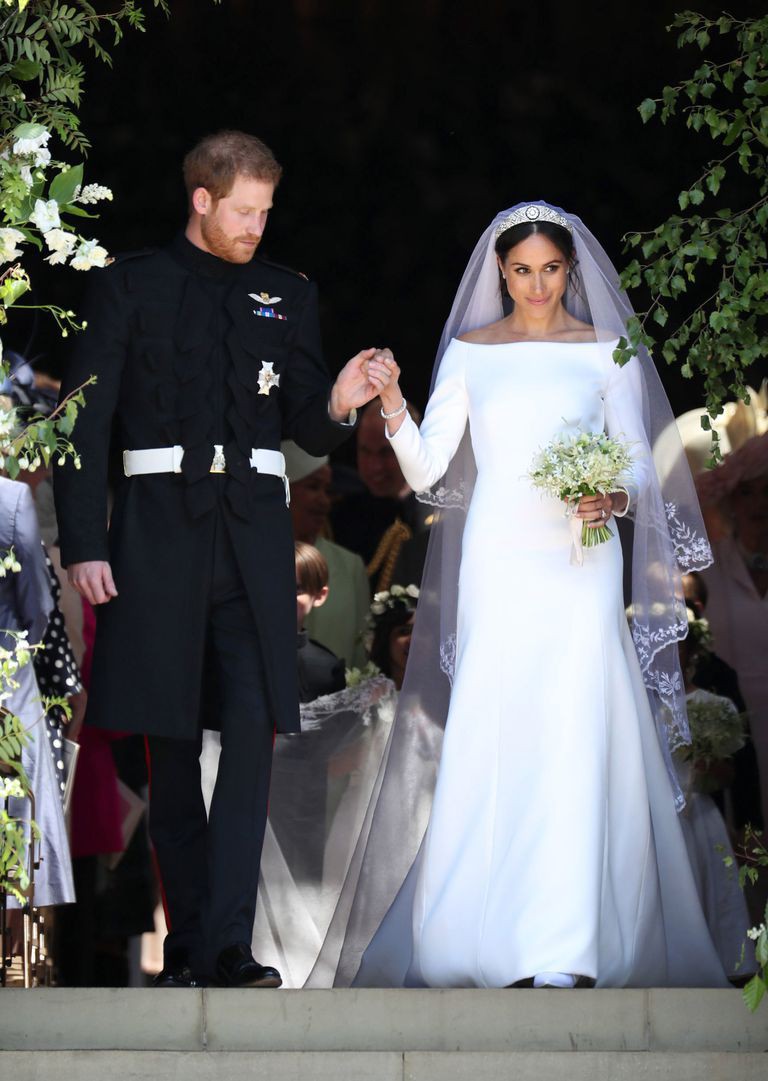 Cô dâu Hoàng gia Anh cũng lựa chọn cho mình chiếc váy cưới phom ống