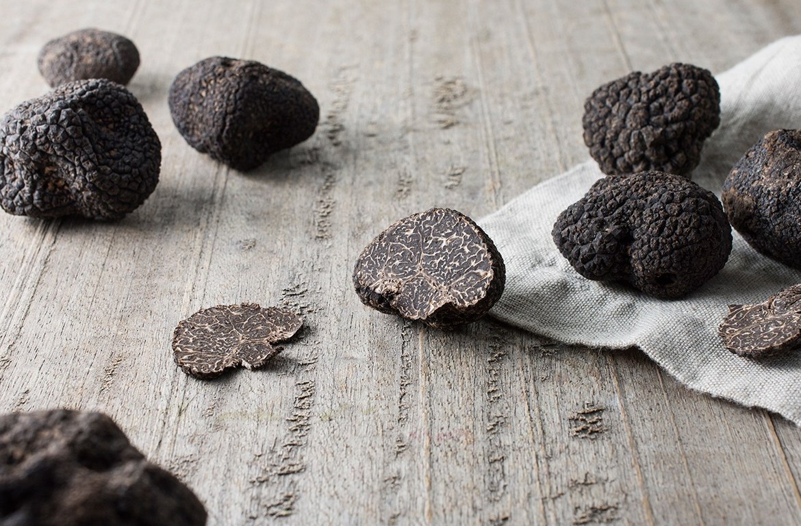 Nấm truffle đen thường được sử dụng nhiều trong nhà hàng.