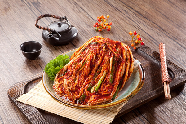 Kim chi là một trong những món ăn phụ (Pan chan) không thể thiếu trên mâm cơm của người Hàn.