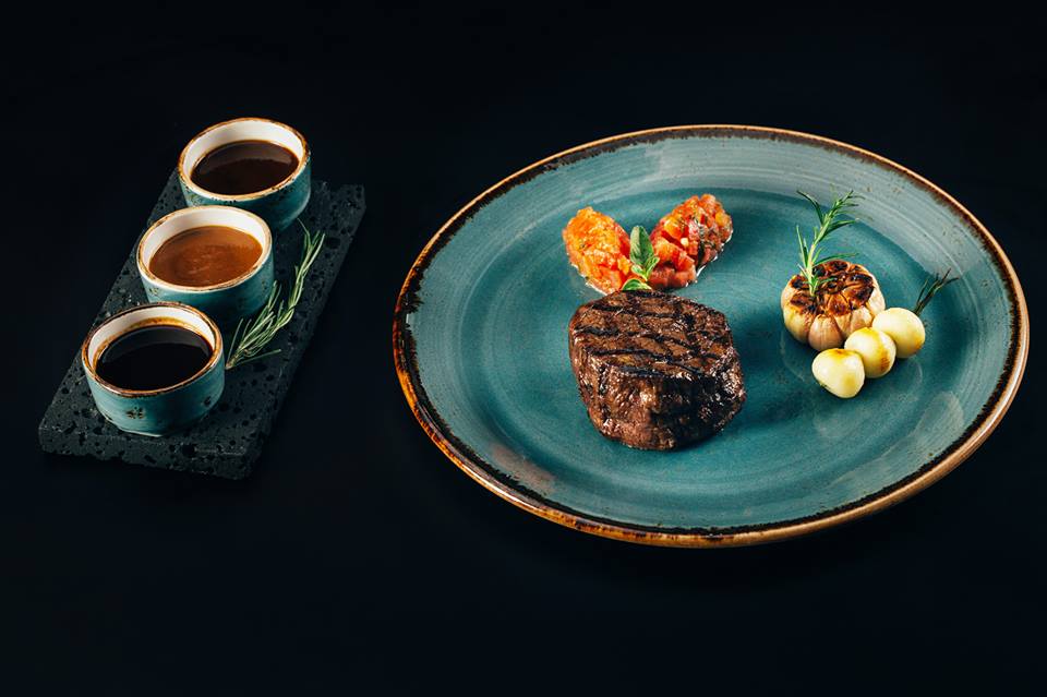 Thực đơn Muse Restaurant - Dining & Lounge gồm 50 món ăn phong cách Á - Âu.