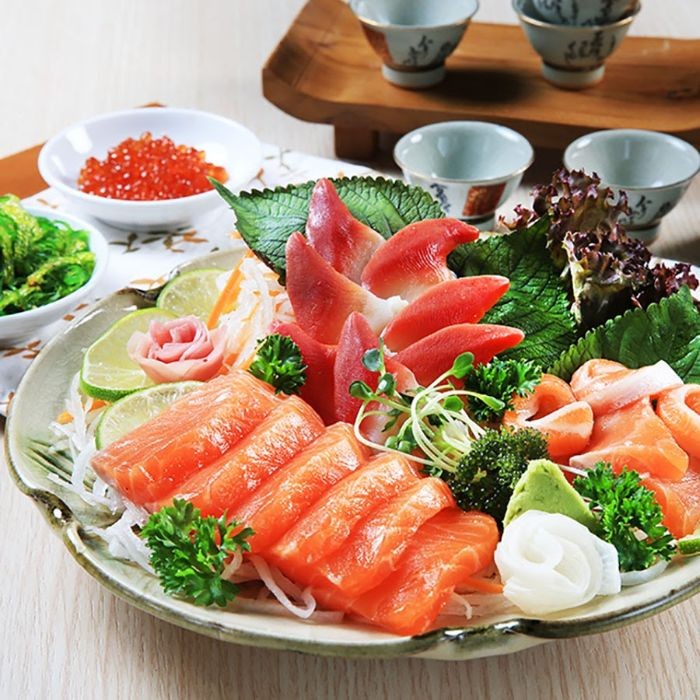 Ăn sashimi không thể thiếu lá tía tô.