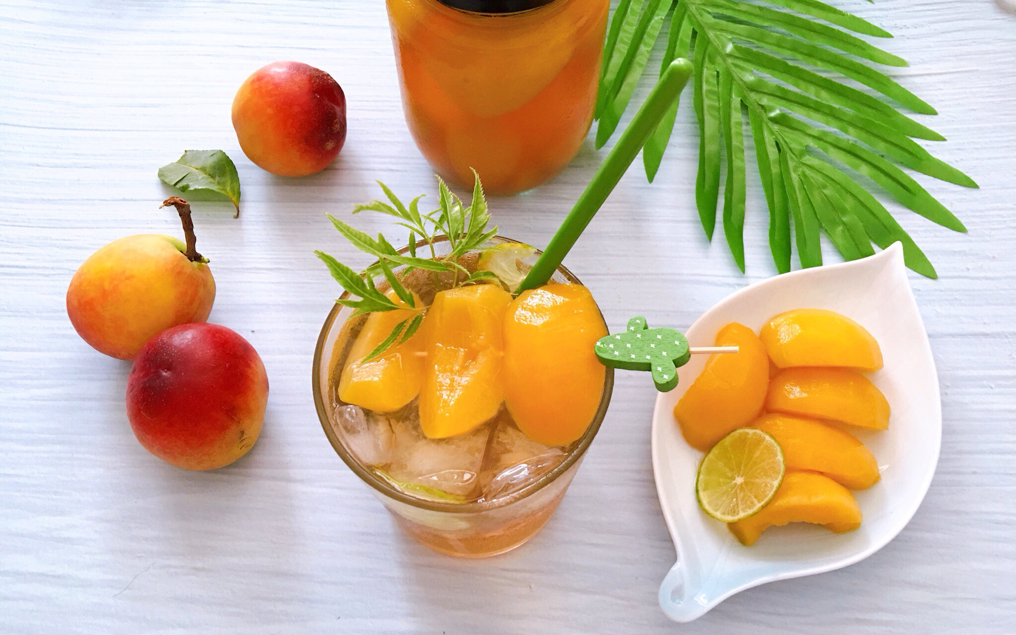 Học mẹ Việt cách làm đào ngâm bất bại, để mấy tháng ăn vẫn giòn