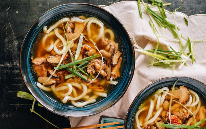 Cách nấu mì Udon gà nấm nhanh gọn, đổi vị cho cả nhà dịp cuối tuần