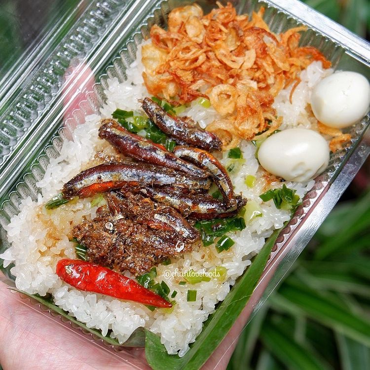 Xôi cá cơm Nha Trang, món ăn có giá 'con nhà nghèo' khiến bao người mê mẩn. Ảnh: @chanlovefoods.