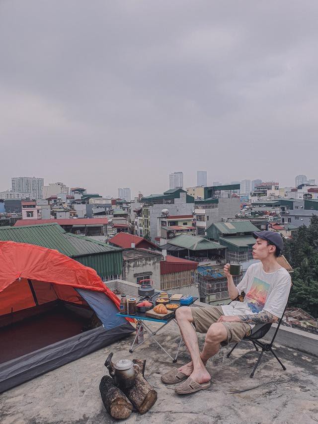 Cắm trại trên sân thượng cũng thật 'chill'. Ảnh: Đỗ Quang Huy.