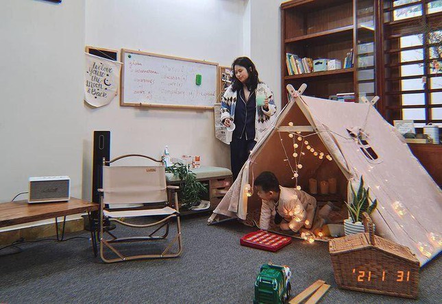 Những gia đình có con nhỏ thì có thể dựng lều ngay trong phòng ngủ. Ảnh: @irenetthg.