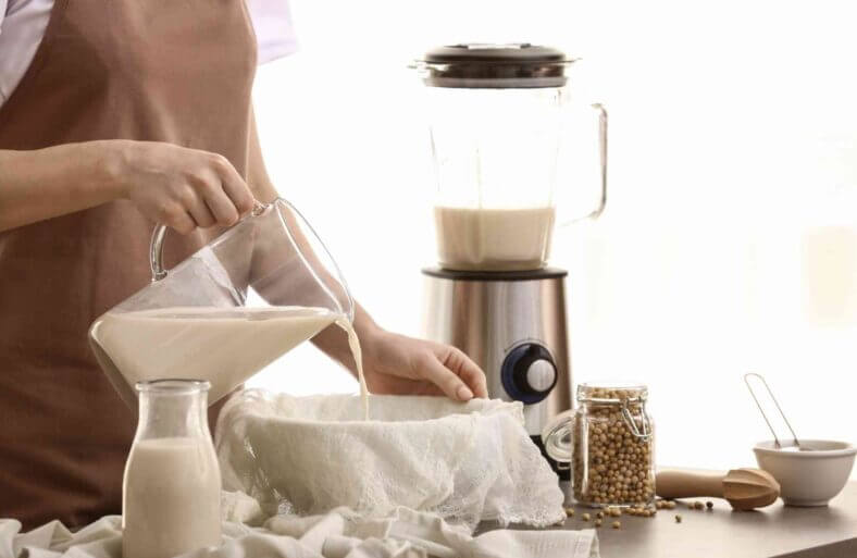 Máy làm sữa đậu nành giúp đơn giản hóa các công đoạn làm sữa thông thường.