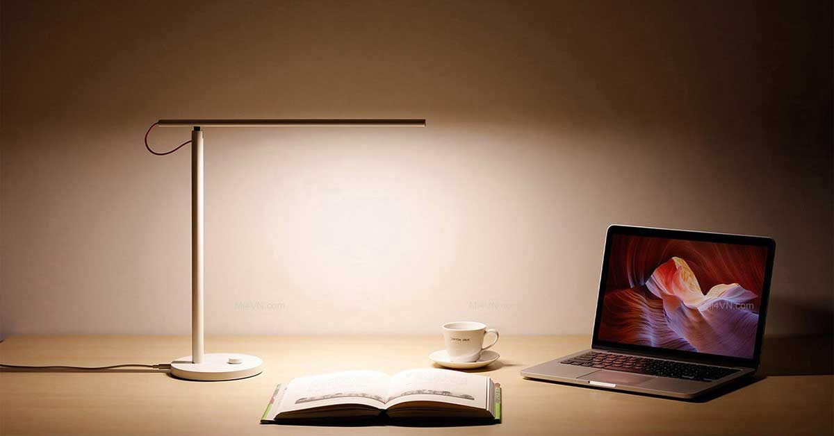 [Tư vấn] Top 10 đèn đọc sách giúp bạn "cày" truyện đêm mà không nhức mắt