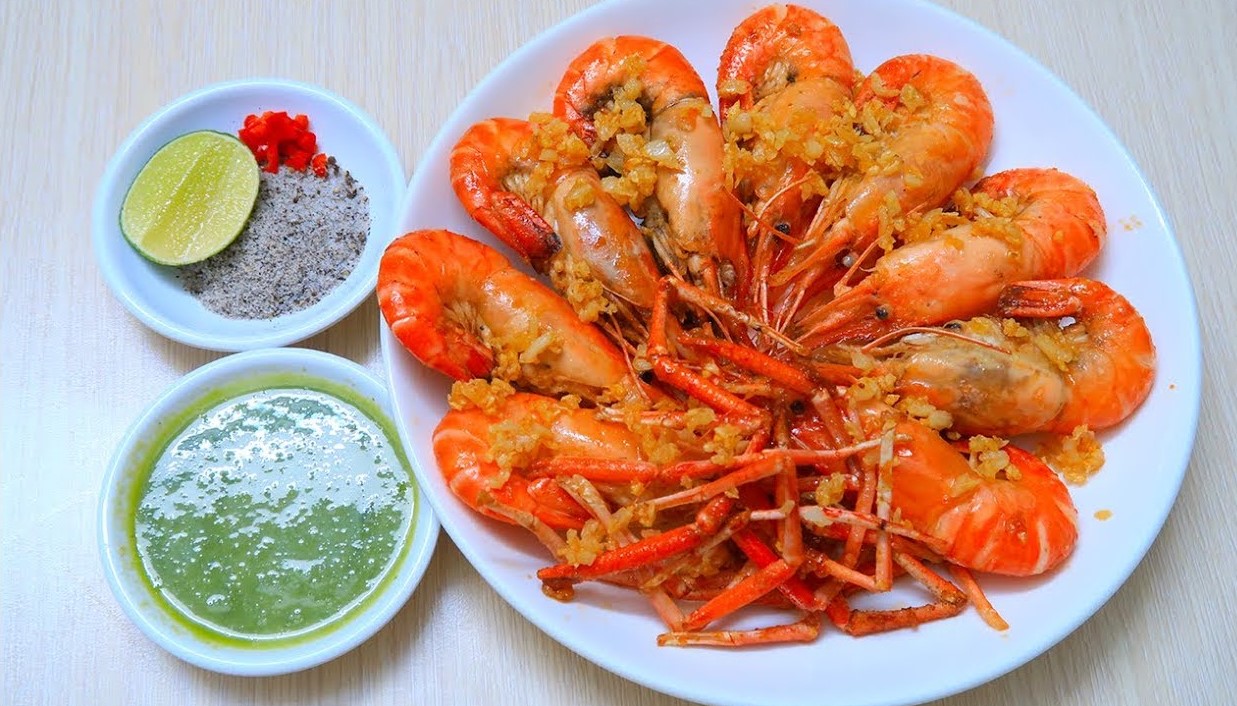 Cách làm tôm sốt bơ tỏi đơn giản mà hương vị chẳng kém gì ngoài hàng