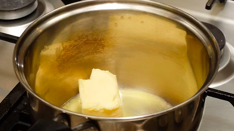 Cách làm tôm sốt bơ tỏi đơn giản mà hương vị chẳng kém gì ngoài hàng - Ảnh 4