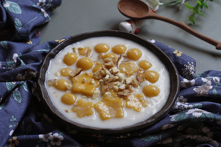 Cách nấu chè bí đỏ sữa dừa thơm ngon, ăn mãi không chán