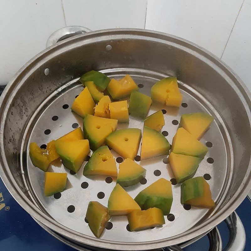 Cách nấu chè bí đỏ sữa dừa thơm ngon, ăn mãi không chán - Ảnh 2