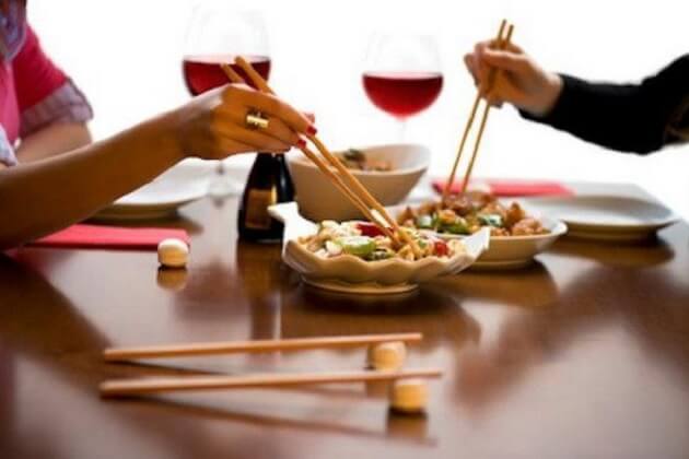 Những quy tắc trên bàn ăn của người Nhật phải biết để không bị dính ồn ào như Khoa Pug - Ảnh 6