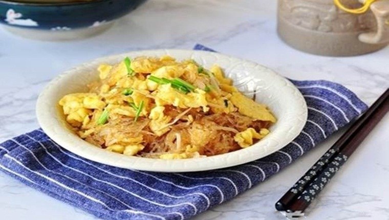 Cách làm miến xào trứng cực nhanh, nấu 10 phút là có bữa sáng ngon lành