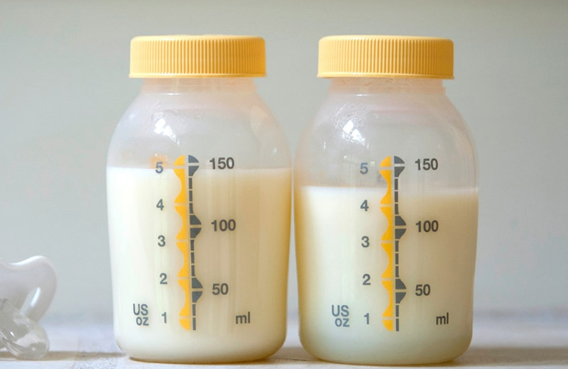 Sữa mẹ từ có lợi trở thành có hại nếu hâm nóng không đúng cách.