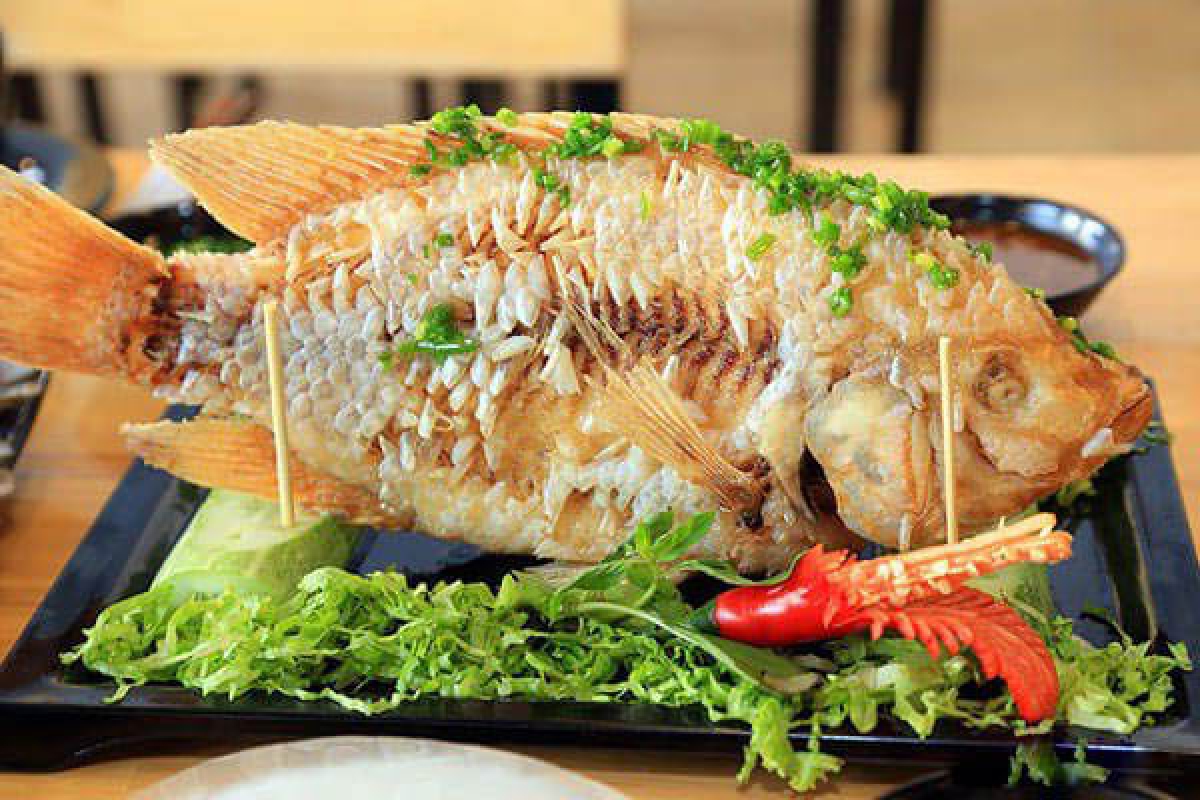 Bí quyết rán cá không sát chảo kể cả chảo cũ, tất cả là nhờ vào tờ giấy này đây