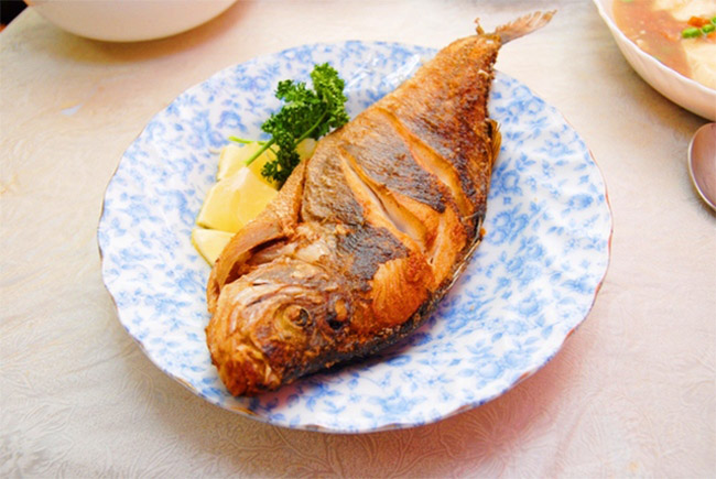 Cá rán là món ăn khoái khẩu của nhiều người.