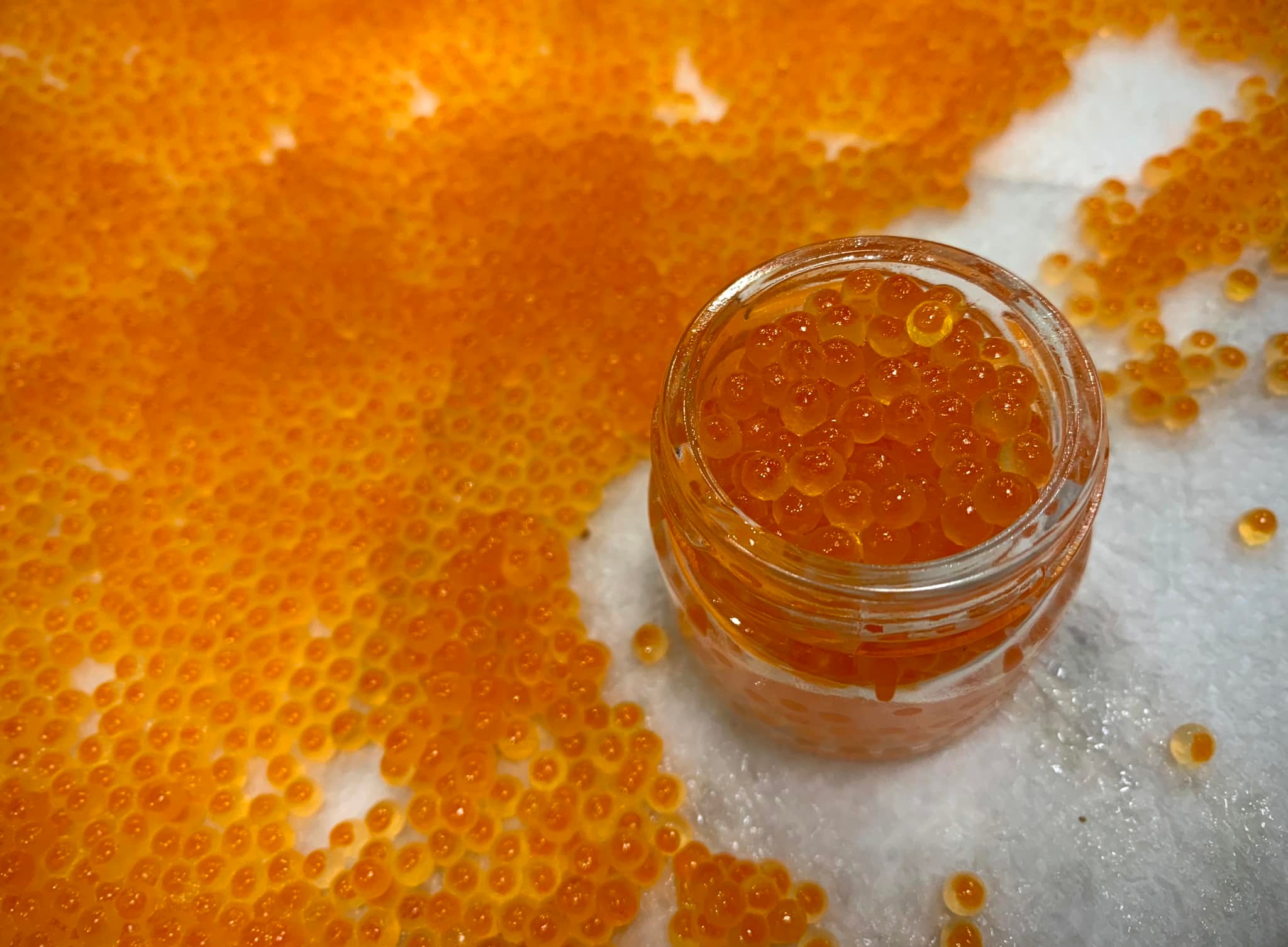 Cách muối trứng cá hồi Sa Pa đơn giản, dễ áp dụng của mẹ đảm Hà thành