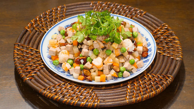 Hạnh nhân xào, món ăn truyền thống trong mâm cỗ Tết của người Hà Nội xưa