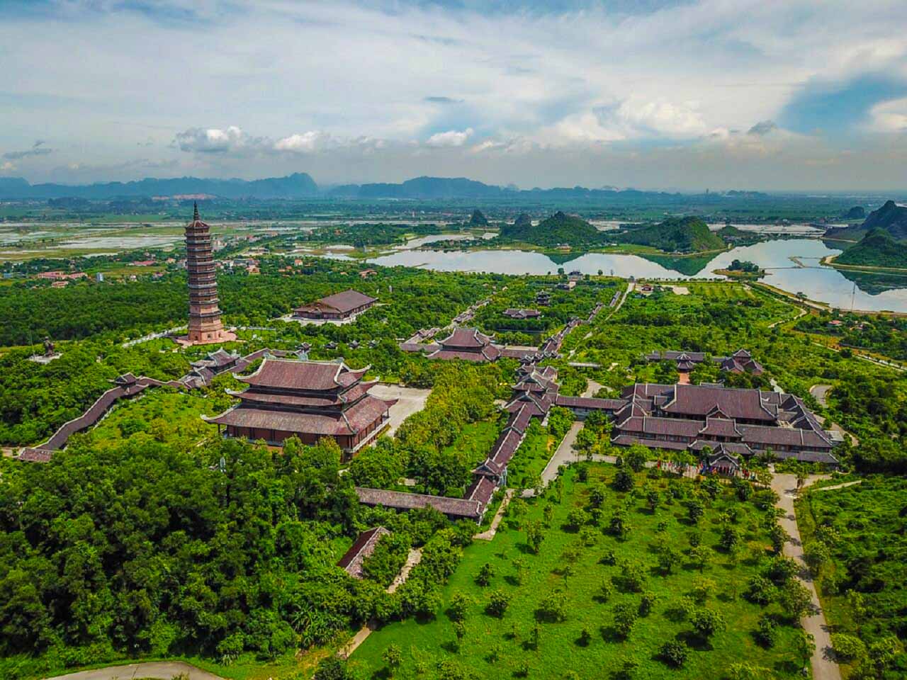 Toàn cảnh chùa Bái Đính, Ninh Bình với diện tích hơn 1.000ha.