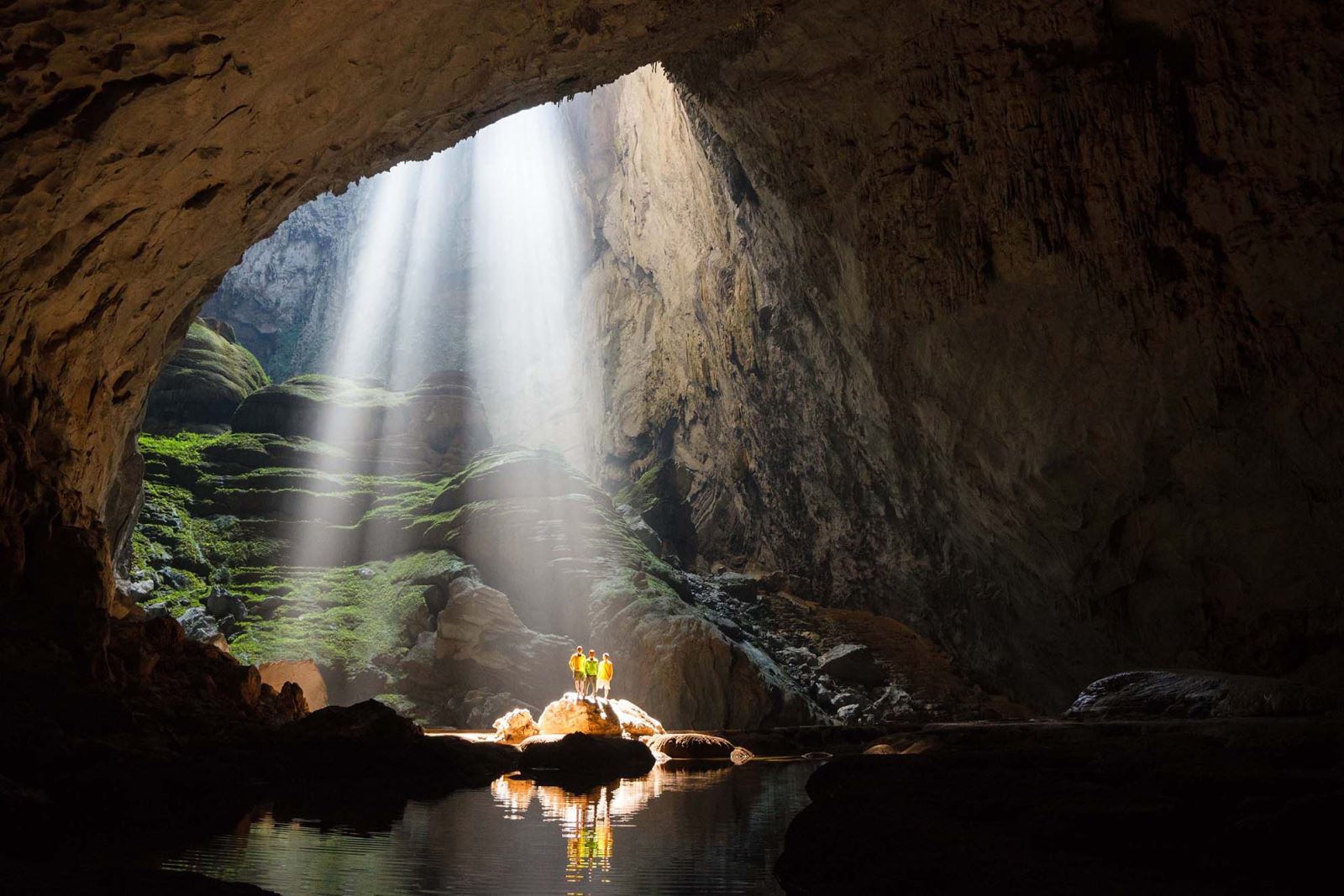 Hang Sơn Đoòng, hang động lớn nhất thế giới.