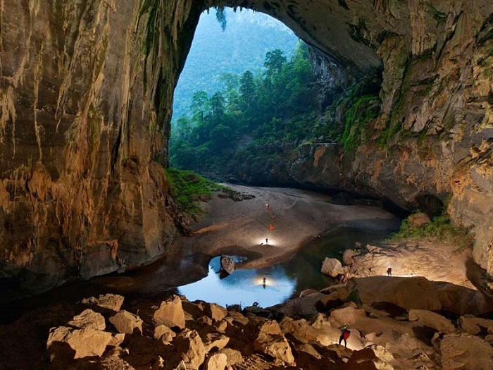 Năm 2013, hang Sơn Đoòng chính thức được đưa vào khai thác tour du lịch mạo hiểm.
