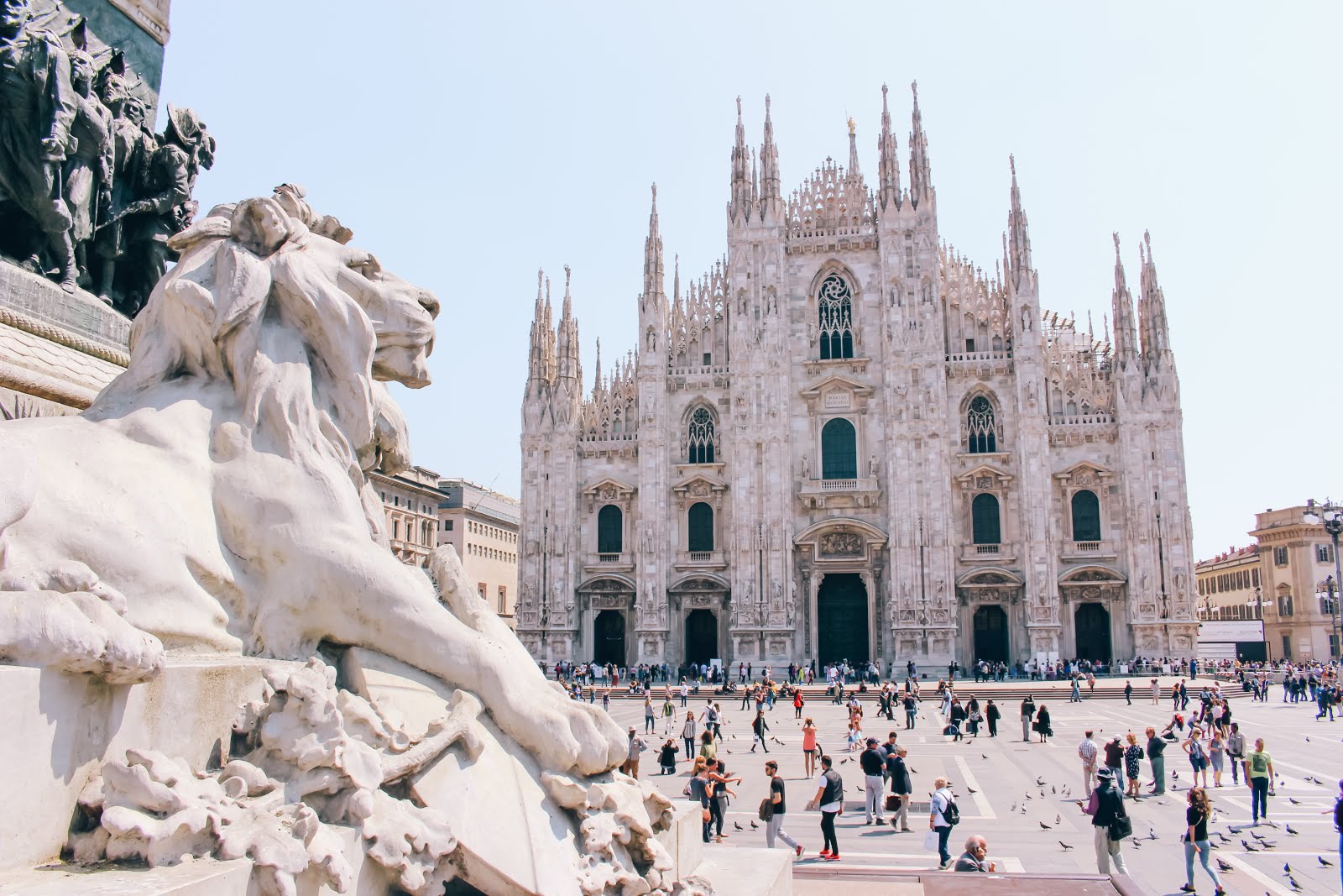 Duôm di Milano là một trong những nhà thờ lớn nhất trên thế giới.