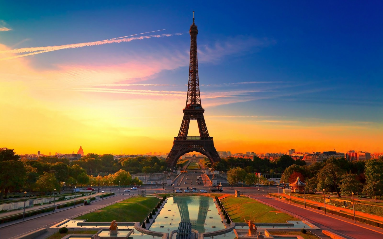 Tháp Eiffel là biểu tượng của nước Pháp.