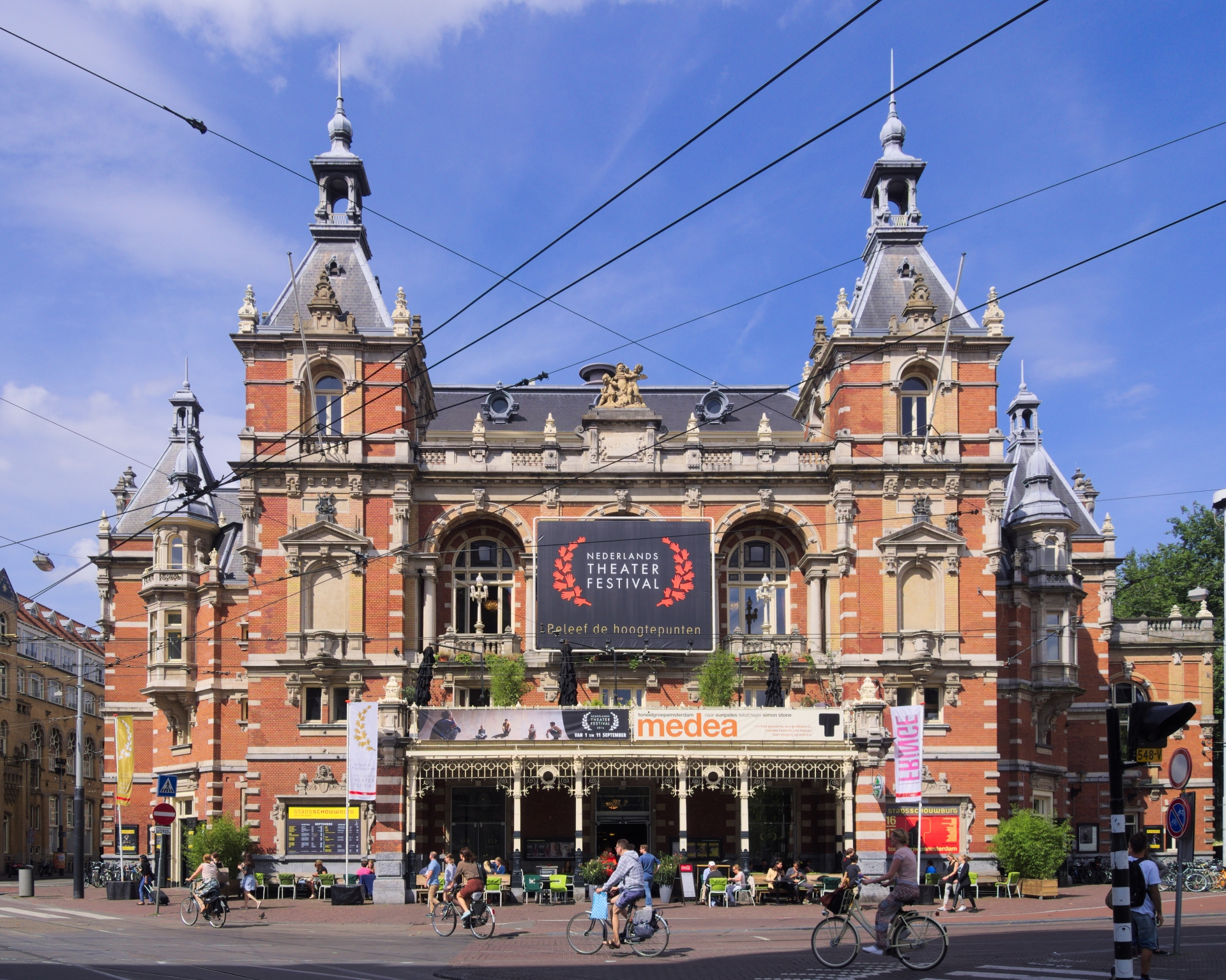 Quảng trường Leidseplein là trung tâm văn hoá nhộn nhịp của thủ đô Amsterdam.