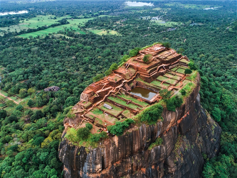 Núi đá sư tử Sigiriya nổi tiếng được UNESCO công nhận Di sản Thế giới vào năm 1982.