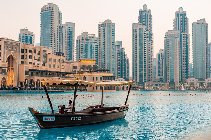 Khung cảnh đan xen giữa quá khứ và hiện tại ở Dubai.