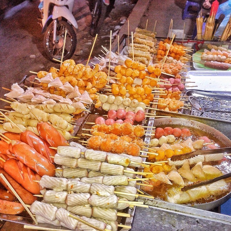Điểm danh 10 con phố ẩm thực Hà Nội nhiều món ngon nức tiếng, được lòng hội sành ăn - Ảnh 1