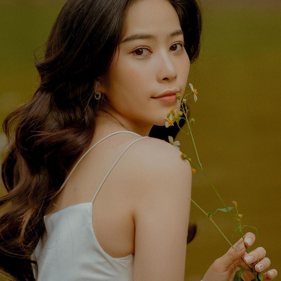 Nam Em là ai? Người đẹp Việt đầu tiên lọt Top 8 Miss Earth, sự nghiệp xuống dốc vì Trường Giang - Ảnh 2