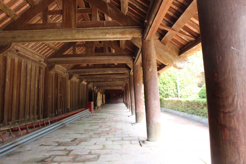 Toàn bộ ngôi chùa được xây dựng bằng gỗ lim