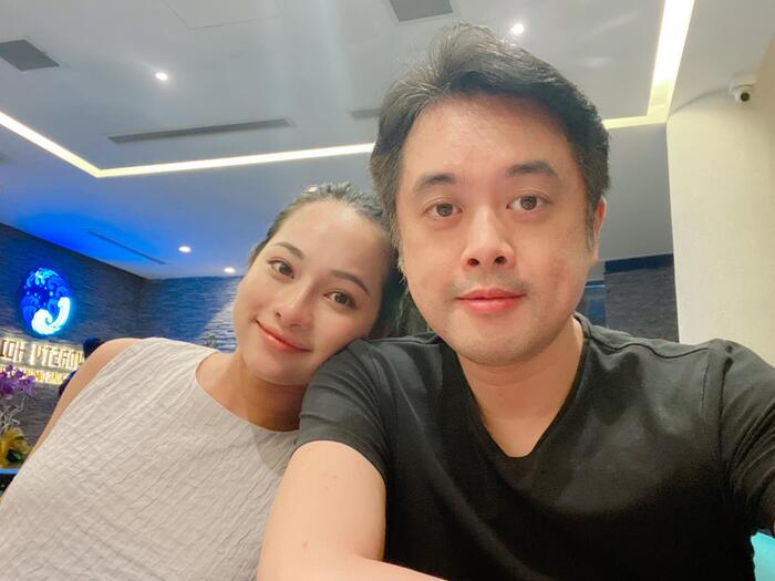 Dương Khắc Linh vui mừng thông báo Sara Lưu đã sinh hạ cặp đôi song sinh