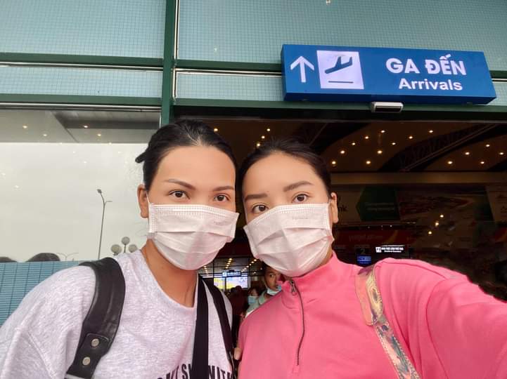 Kỳ Duyên và Minh Triệu bay ra miền Trung hỗ trợ người dân