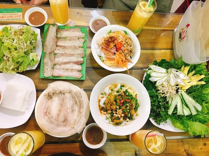 Món bánh tráng cuốn thịt heo tại Đà Nẵng luôn làm lưu luyến thực khách bốn phương.