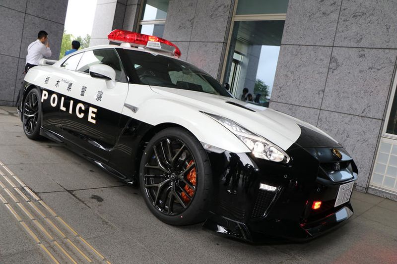 Xe 12 tỷ Lexus LC 500 được dùng làm xe cảnh sát - Ảnh 4