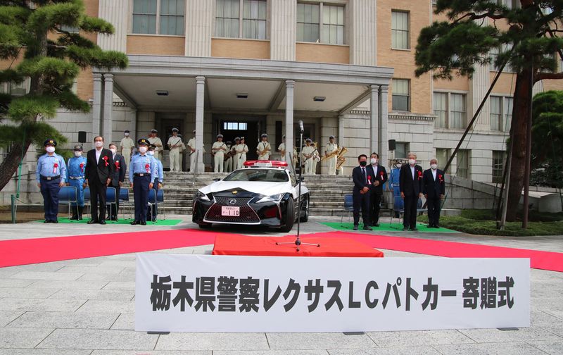 Buổi lễ trao tặng xe Lexus LC 500 cho Sở cảnh sát tỉnh Tochigi.