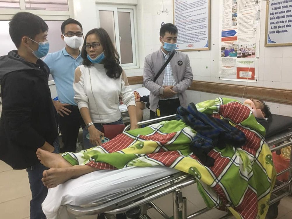 Tài xế gặp nạn trên đường chở hàng đi cứu trợ miền Trung vẫn đang hôn mê