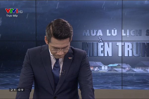 Bản tin thời sự VTV bị gián đoạn khi nam BTV liên tục dừng lại để khóc