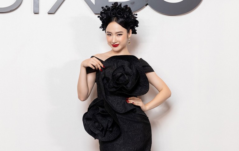 'Nữ hoàng thảm đỏ' Angela Phương Trinh đã trở lại “chặt đẹp” dàn mỹ nhân