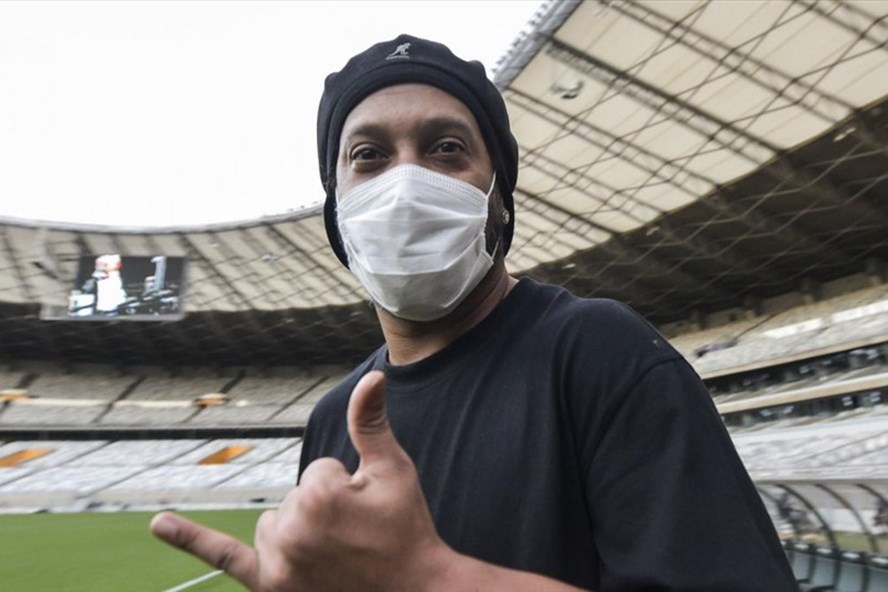 Ronaldinho dương tính với Covid-19, đang cách ly tại Brazil