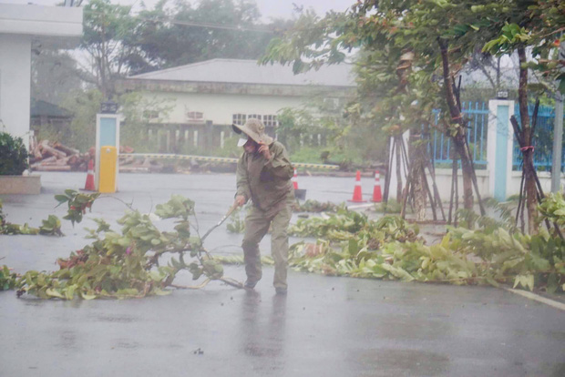Chuyên gia cảnh báo: Người dân tuyệt đối không ra khỏi nhà khi gió lặng