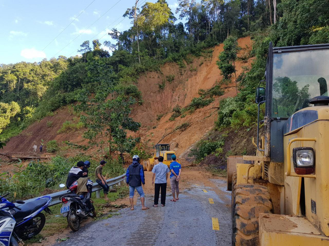 Vụ sạt lở đất vùi 53 người ở Quảng Nam, đã tìm thấy thi thể bé gái lớp 5