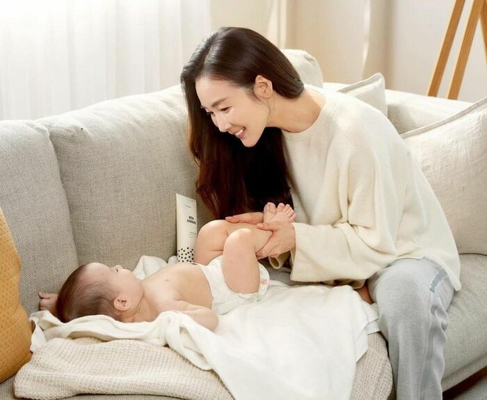 Choi Ji Woo tái xuất sau 5 tháng sinh con với vòng eo kinh ngạc - Ảnh 3