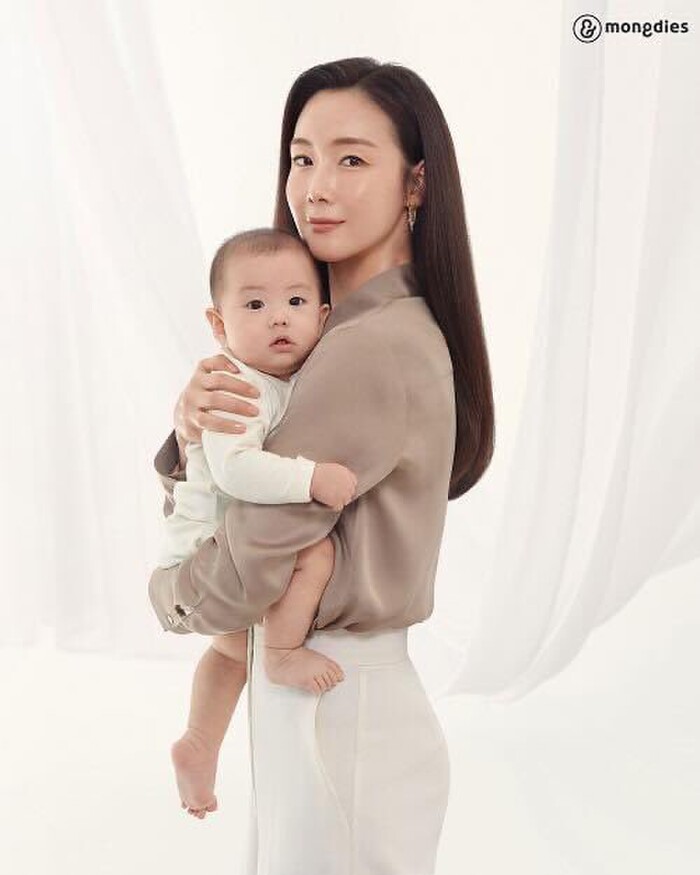 Choi Ji Woo tái xuất sau 5 tháng sinh con với vòng eo kinh ngạc - Ảnh 4