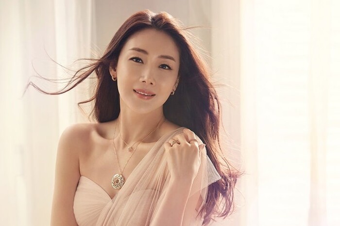 Choi Ji Woo tái xuất sau 5 tháng sinh con với vòng eo kinh ngạc - Ảnh 6