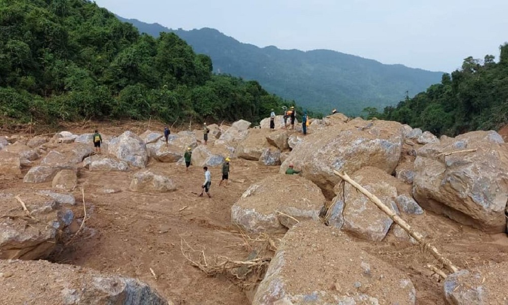 Tìm thấy thi thể của 2 trầm phu bị mất tích trong mưa lũ ở Quảng Bình - Ảnh 1