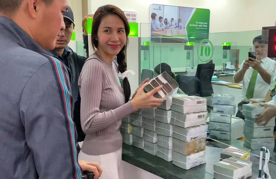 Thủy Tiên đáp trả Phương Thanh bằng tâm thư không sai chính tả